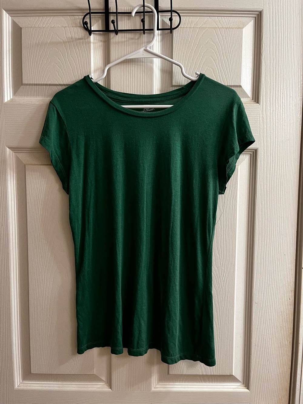 UNIVERSAL THREAD~GREEN~ TEE~M